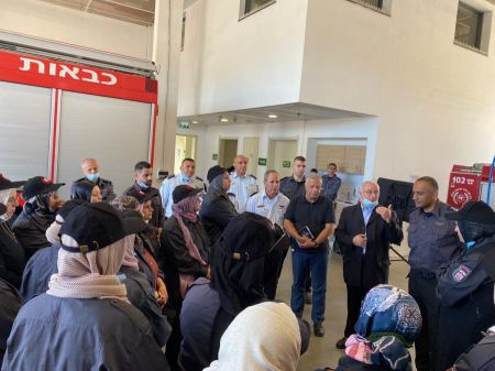 بالصور : متطوعات أم الفحم في زيارة فريدة من نوعها لكلية الإطفاء والإنقاذ